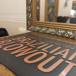 Кератинове вирівнювання та лікування волосся