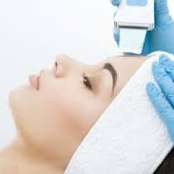 Косметологічна чистка шкіри обличчя